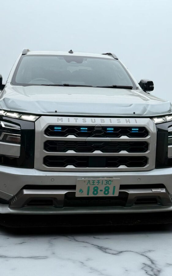 TRITON 三菱トライトン LC2T 三菱マークレスグリルカバー - SPD CREATION