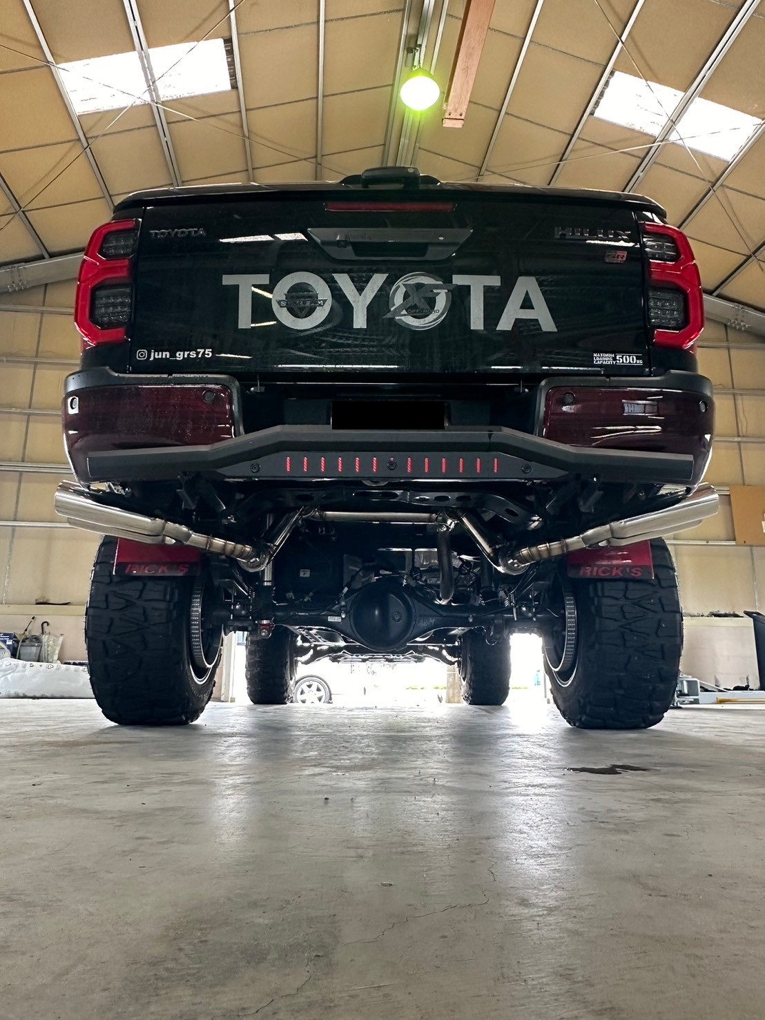 HILUX 可変式両側出しマフラー取付説明書 - SPD CREATION